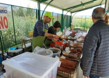 “Mangiare Informati” è appena partito al  “Farmer’s Market” di Crotone