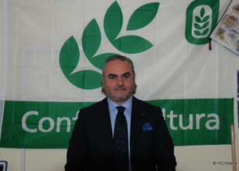 Un defibrillatore per i Carabinieri di Cirò Marina, grazie al dono di  Confagricoltura sarà in dotazione alla caserma