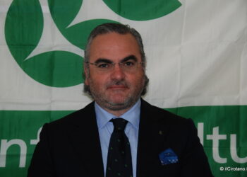 Un defibrillatore per i Carabinieri di Cirò Marina, grazie al dono di  Confagricoltura sarà in dotazione alla caserma