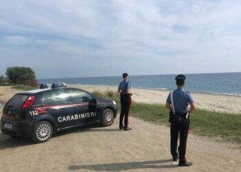 Ancora sbarchi lungo la costa jonica, nella notte circa 50 migranti: fermati gli scafisti