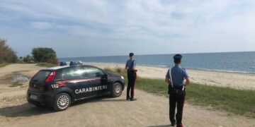 Ancora sbarchi lungo la costa jonica, nella notte circa 50 migranti: fermati gli scafisti