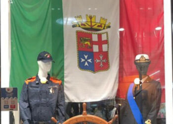 Celebrazioni del 4 Novembre: allestita vetrina lungo il corso principale di Crotone dalla Capitaneria di porto