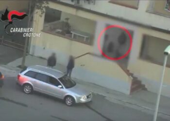 Crotone: Spaccio di droga vicino le scuole coinvolgendo di minori, 13 arresti