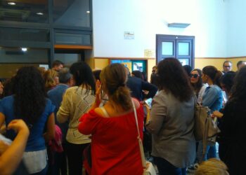 Crotone, il mancato avvio del servizio trasporto scolastico provoca la protesta dei genitori nei confronti dell’Amministrazione