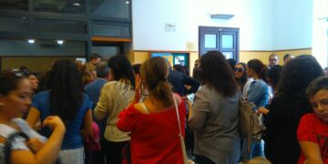 Crotone, il mancato avvio del servizio trasporto scolastico provoca la protesta dei genitori nei confronti dell’Amministrazione