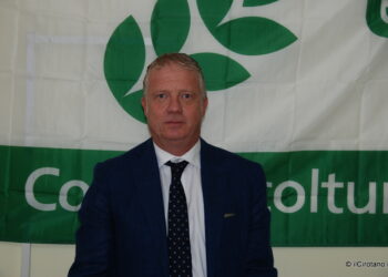 Un defibrillatore per i Carabinieri di Cirò Marina, grazie al dono di  Confagricoltura sarà in dotazione alla caserma