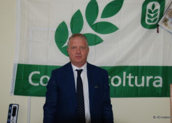 Un defibrillatore per i Carabinieri di Cirò Marina, grazie al dono di  Confagricoltura sarà in dotazione alla caserma