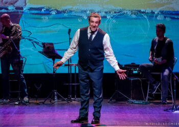 Flavio Insinna: “La felicità è guardare al futuro con curiosità“