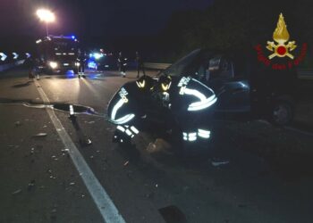 Incidente sulla SS106 nel  Comune di Isola Capo Rizzuto: due feriti, il conducente incastrato nelle lamiere