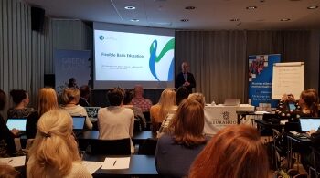 La docente Crotonese Prof.ssa Pegoraro insieme ai 50 partecipanti da 16 Paesi Europei in Finlandia al Seminario Tematico Internazionale Tca