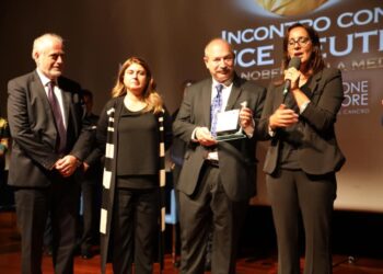 Lotta contro i tumori: Successo per l’incontro promosso dalla “Fondazione con il Cuore” con il premio nobel per la medicina Bruce Beutler