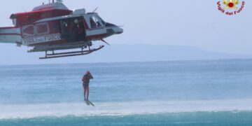 Quattro giornate di addestramento dei Vigili del Fuoco sulle manovre e tecniche di soccorso a mare con l’elicottero