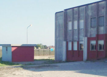 Ripristinata dopo un anno, l’illuminazione esterna alla Scuola “Butera” di Cirò Marina