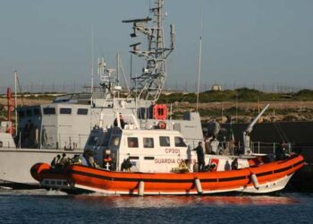 Sbarcati in Calabria 108 migranti, individuati dalla Guardia Costiera a bordo su due piccole imbarcazioni