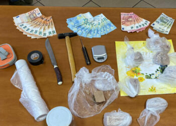 Scoperto laboratorio artigianale di eroina: i Carabinieri ne sequestrano oltre 500gr e arrestano due persone