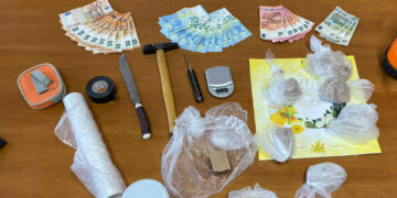 Scoperto laboratorio artigianale di eroina: i Carabinieri ne sequestrano oltre 500gr e arrestano due persone