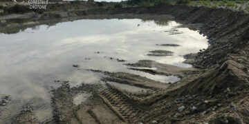 Sequestrata ghiaia escavata abusivamente dal “fiume neto”, identificato e denunciato il presunto responsabile