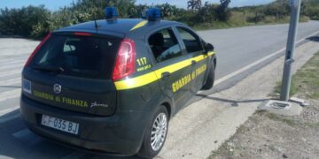 Sorpreso a rubare cavi di rame dalla pubblica illuminazione. Le Fiamme Gialle lo arrestano in flagranza di reato