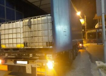 Trasportavano 26.000 litri di gasolio di contrabbando a bordo di un autoarticolato,  arrestati i due conducenti
