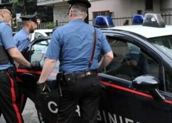 Carabiniere libero dal servizio sventa rapina all’ufficio postale, tre arresti