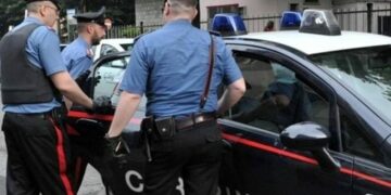 Carabiniere libero dal servizio sventa rapina all’ufficio postale, tre arresti