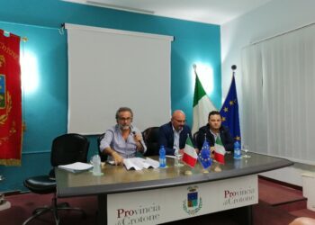 Crotone, il presidente della provincia ed i sindaci del territorio propongono la creazione di un fondo di solidarietà per i lavoratori Carrefour