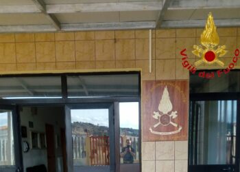 Alluvione Ottobre 2018: il marmificio dei F.lli Fezza di Strongoli omaggia con una opera i Vigili del Fuoco di Cirò Marina