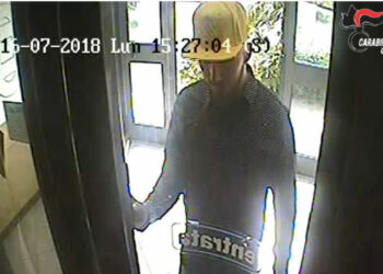 Avevano compiuto rapina in banca legando e sequestrando clienti e dipendenti: i Carabinieri arrestano uno dei malviventi