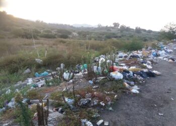 Cirò: Discarica a cielo aperto in piena area SIC delle dune della Marinella