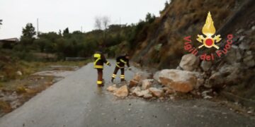 Maltempo: 12 squadre impegnate da questa mattina per numerose richieste intervento presso il comando Vigili del Fuoco di Catanzaro