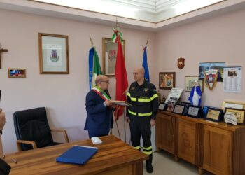 Petilia Policastro: consegnato nella Casa comunale un encomio ai Vigili del Fuoco