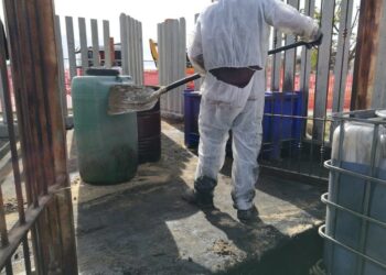 Rifiuti nel porto peschereccio di Cirò Marina, il Comune bonifica l’isola ecologica