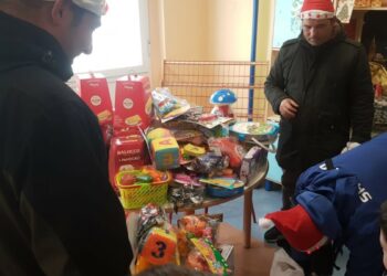 Crotone: l’ASD Team Fishermanstore dona giocattoli al reparto di Pediatria