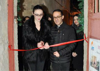 Inaugurata in una delle affascinanti Grotte Rupestri di Melissa, la Mostra di Natale: “Monumenti di Conchiglie”