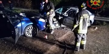 Incidente stradale a Rocca di Neto: 4 feriti incastrati nelle lamiere, liberati dai Vigili del Fuoco