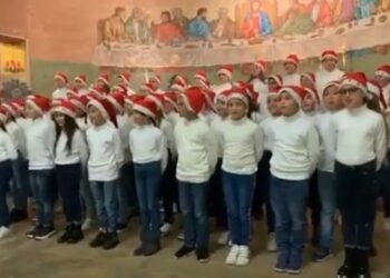 “Natale in Musica” con gli alunni della Scuola Primaria “Ferrari” nella Parrocchia San Nicodemo di Cirò Marina. Video