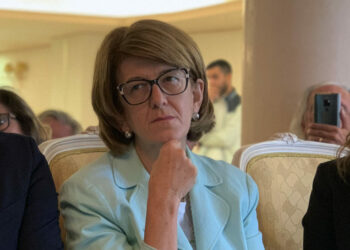 Voli Ryanair annullati Crotone – Bergamo e Bologna: interviene la deputata Elisabetta Barbuto