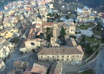Colti con le mani nel sacco a buttare rifiuti per strada, scattati i primi verbali a San Giovanni in Fiore
