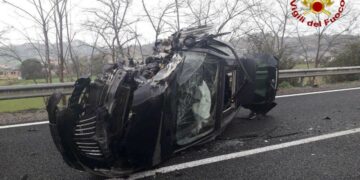 Incidente stradale sulla SS107 nei pressi del bivio di Rocca di Neto, un morto e quattro feriti