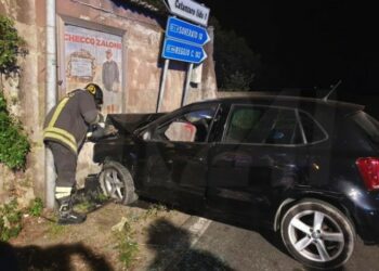 Incidente sulla Ss 106, feriti 4 giovani