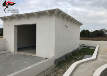 Manufatto in costruzione sequestrato a Isola Capo Rizzuto