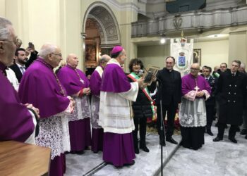 Per l’insediamento di S.E. Mons Panzetta, Affidato realizza una Croce Pettorale e l’anello Vescovile