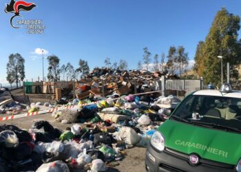 Sequestrato dai Forestali centro di raccolta rifiuti a Cutro