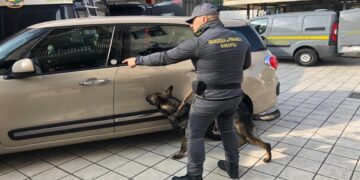 Trasportavano 1,6 kg di eroina purissima, la Guardia di finanza arresta due donne