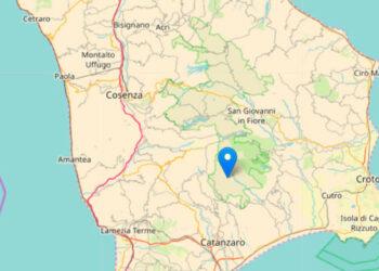 Trema il catanzarese nella notte: forte scossa di terremoto di magnitudo 4.0, tanta paura gente in strada