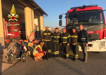 Vigile del Fuoco gira il mondo per migliorare l’ambiente, fa tappa a Cirò Marina e Crotone