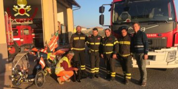 Vigile del Fuoco gira il mondo per migliorare l’ambiente, fa tappa a Cirò Marina e Crotone