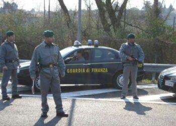 “Operazione pizzichino” della Guardia di Finanza di Crotone: sequestrate armi e droga, arrestato 25enne sulla SS.106