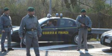 “Operazione pizzichino” della Guardia di Finanza di Crotone: sequestrate armi e droga, arrestato 25enne sulla SS.106