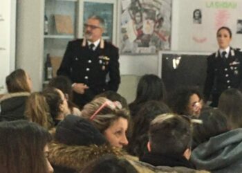 Cirò Marina, “bullismo e cyberbullismo”: Gli alunni dell’Istituto “G. Gangale” incontrano i Carabinieri